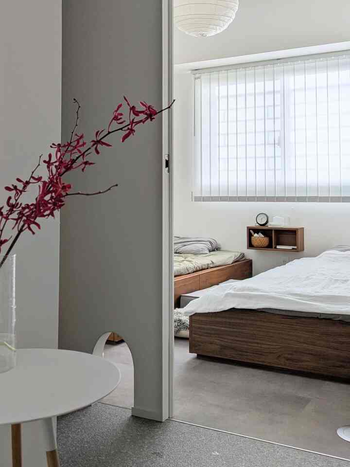 Kamar tidur terlihat dari lorong 💤
#KamarTidur #寝室小物