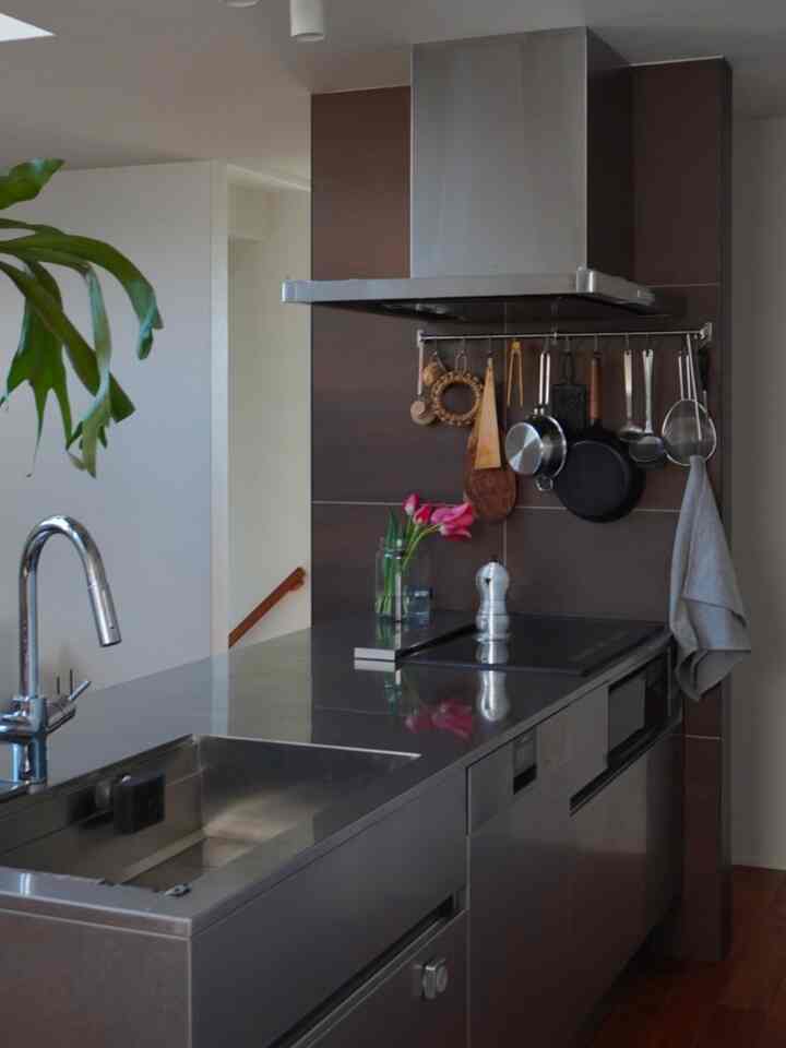 少し前の写真ですが
キッチンがスッキリ片付くと気持ちいい

お気に入りのエスプレッソメーカーで
始まる1日
この時期はアフォガードが美味しいよね🍨

暑さに負けず今日も頑張りましょう

#エスプレッソメーカー　#コーヒー好き　#ステンレスキッチン　#ペニンシュラキッチン　#キッチン選び