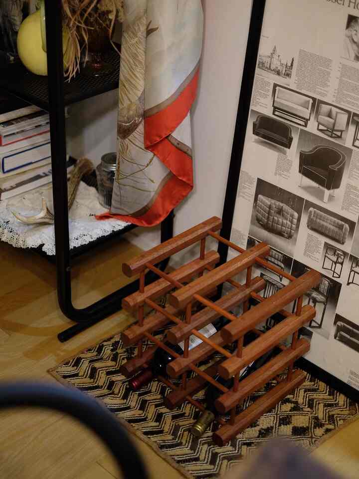 クバ布の上のワインラック🍷
#ワインラック #クバ布 #草ビロード #ヴィンテージ
