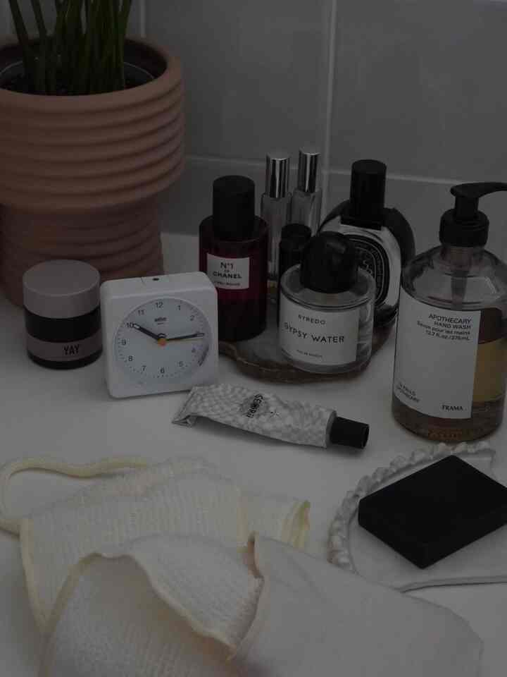 最近使うようになったボディタオル
と
我が家の洗面の日常

背中まで洗える長さのボディタオルで
オシャレなものって今までなかったですよね？

lacccheの石鹸は洗顔用もボディ用も
香り良し
洗い上がりよし
泡のキメよし
オススメです。

#ボディタオル　#ヴィーガン石鹸　#洗面所　#オーガニックコスメ

