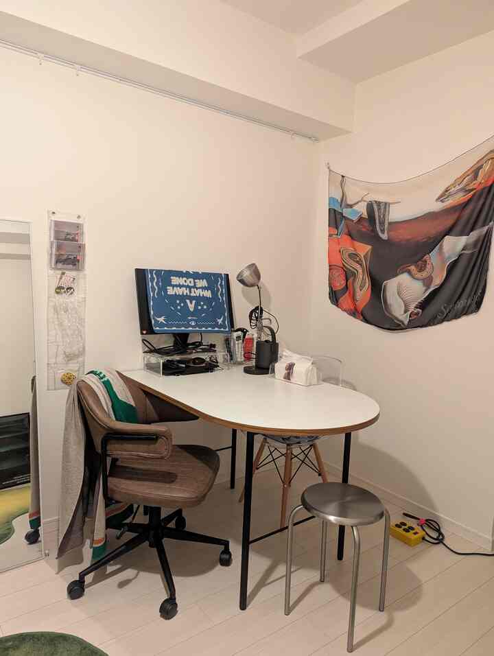 私のデスク兼ダイニングスペース🧡
#ワークスペース #ワークスペースインテリア #ワークデスク #ダイニング #ダイニングインテリア #ダイニングスペース #テーブル #スツール #スツールチェア #チェア #デスクチェア #アート #ファブリック #ファブリックインテリア #ファブリックポスター 