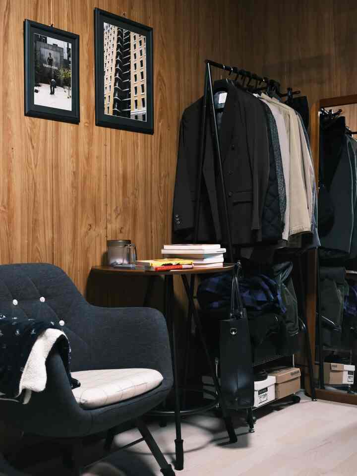 読書スペース。お気に入りの空間です。
#読書スペース 
#写真インテリア 
#フォトフレーム 
#チェア 
#6畳

