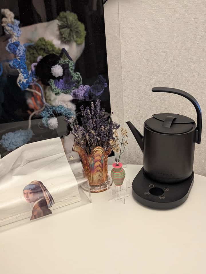 Dining table decor 🩷
#Poster #アート #ティッシュケース #ケトル #フラワーベース #花瓶 #韓国インテリア