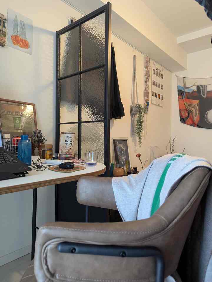 #パーテーション を置くだけで、
1Kでもちょっとした区分けができるから
落ち着くワークスペースが作れます！
#2026Ohouse新生