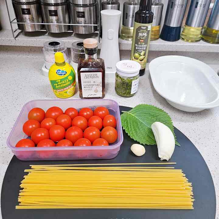 ＃コンスープ記録集＃今日の私たちの家²

ドロップトマトでマリネ
パスタを作って食べました！

今回は皮をむかないようにしてみました。
もっとシンプルでおいしいですね！カメの葉もキックです〜

✔️トゥルクックtpuトマ
- 両面使用に軽くて便利なまな板
- 弾性回復力に優れ、切れ目なく使用可能！

✔️スターウブカレープレート
- 深さ感があり、麺類、スープ類の両方が可能
- 1人前料理やメイン盛りにも卓越！

✔️ガラスロックガラス密閉容器
- ガラスなので臭いや色のベームの心配X
- 電子レンジ使用可能なので、より便利

＃キッチン＃キッチン＃トマ＃tpuドーマ＃トゥルクック＃オーバルボール＃楕円ボール＃スターウブ＃ガラス密閉容器＃ガラス容器＃ガラスロック 