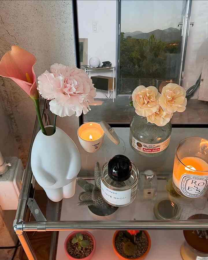 🕯️✨✨
#リビングルーム #フラワーベース 
#花瓶 #キャンドル #ガラスラック 