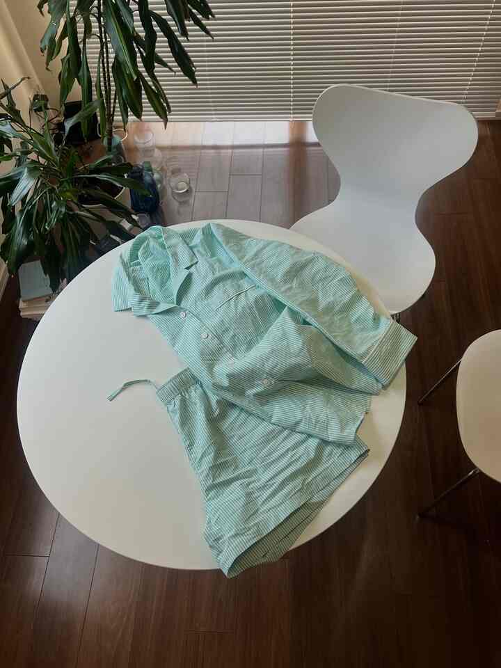 Uniqlo's pajamas are 100% cotton and are the best combination of my favorite long sleeve shorts.
If you're not sure what loungewear to buy, this is the one for you👕
Sorry it's crumpled🙏

#loungewear #ホワイト家具 #ブラインドおすすめ