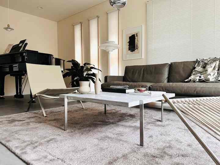 GWいかがお過ごしですか？

今年は暦通りって事もあって

家族とは近所にショッピングに出かける程度
とくに予定は入れなかった我が家

額縁の色を変えてみたり
また戻したり(笑)

インテリアデザインに時間をかけられて
とても幸せなGWを過ごしてます

ラグはよく質問もらうのですが
rughouseのものです
290✖️200サイズ
お安めですがかなり質感良いのでおすすめ
できます

#RUGHOUSE
