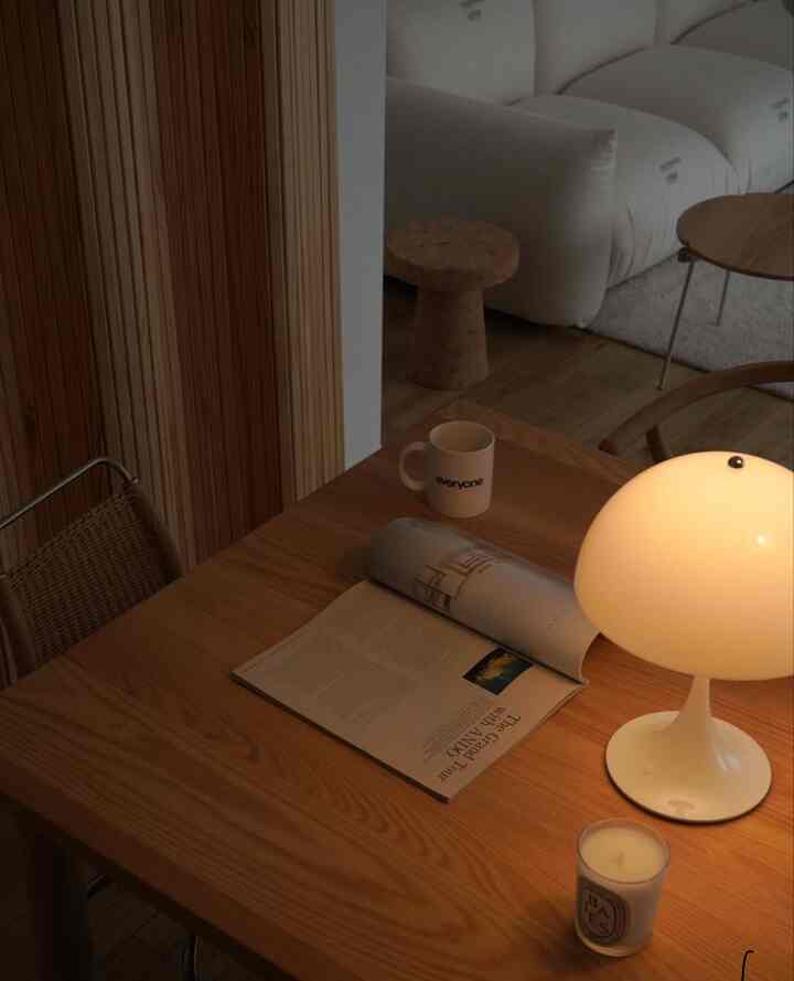 雨の日はコーヒーを飲みながら
落ち着く空間の中で本を読む


#平屋
#平屋の家
#北欧
#北欧デザイン
#interior
#pk1
#ch24
#ychair
#poulkjaerholm
#carlhansenandson
#artek
#alvaraalto
#scandinaviandesign