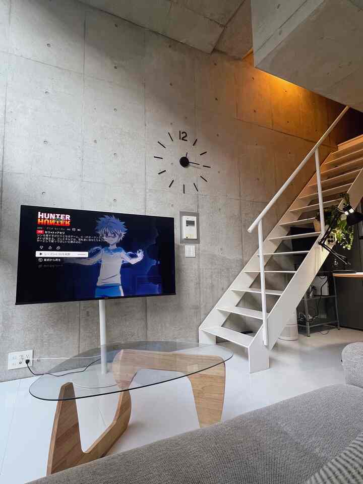家にいる時のほとんどはここでTV見てます😌
#ミニマルモダン #コンクリ打ちっぱなし