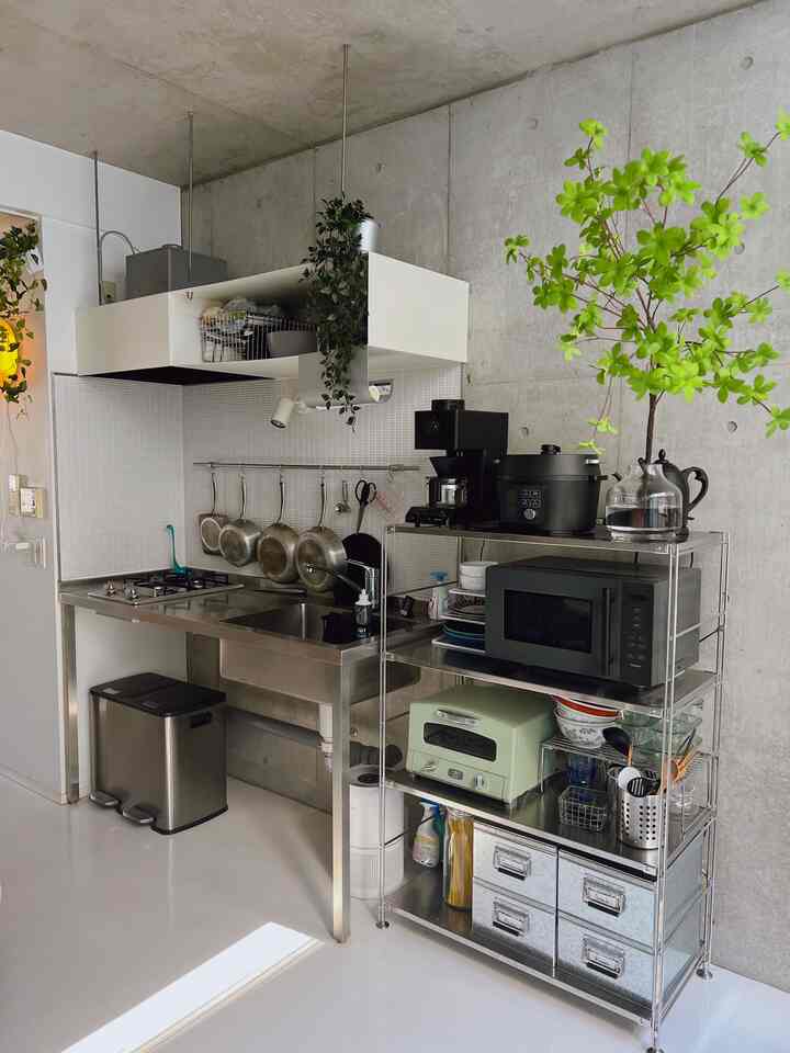 厨房風キッチン👨🏻‍🍳
料理はけっこうするので利便性と生活感を無くすバランスが難しい…
#ステンレスキッチン　#厨房