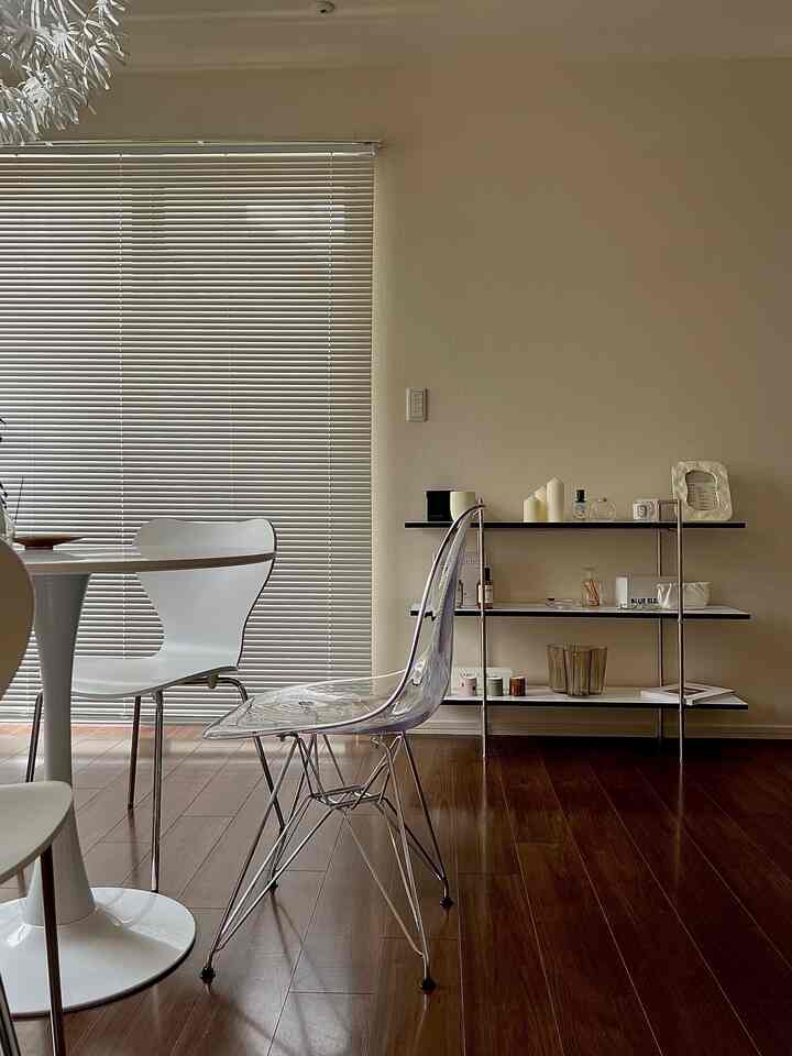 リビング家具配置

お気に入りの3段シェルフ
#一人暮らしインテリア #ホワイト #ブラインドおすすめ #家具配置 #シェルフ #収納棚 