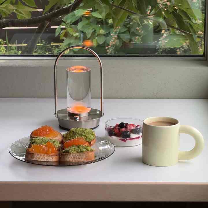 カフェスペース

#テーブルランプ #ポータブルランプ #カフェテーブル #マグカップ #ガラスカップ 