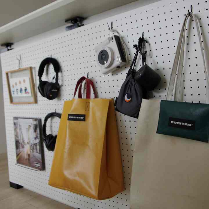 Saya memasang papan berlubang untuk memanfaatkan ruang di bawah meja dapur. Saya suka karena saya dapat dengan cepat melepasnya saat saya keluar.

#Interior #賃貸インテリア #DIY #Marshall #bose