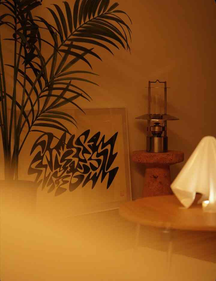 Tak hanya menjadi sumber cahaya yang baik, lampu ini juga menjadi dekorasi interior yang menawan.

.
_________

#Rumah satu lantai
#Rumah satu lantai
#Ruang tamu satu lantai
#Interior
#Skandinavia
#Desain Skandinavia
#Desain pencahayaan
#Interior
#Stelton
#shiplamp
#erikmagnussen
#Kuramata Shiro
#yamagiwa
#KSeriesMiniLimited
#postmodernisme