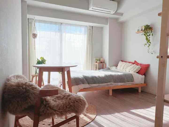 🇯🇵 1R｜最低限の家具で陽当たりを楽しむ☀️ミニマルな9畳一人暮らし