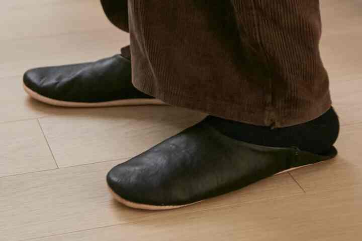 LEATHER ROOM SHOES BLACK