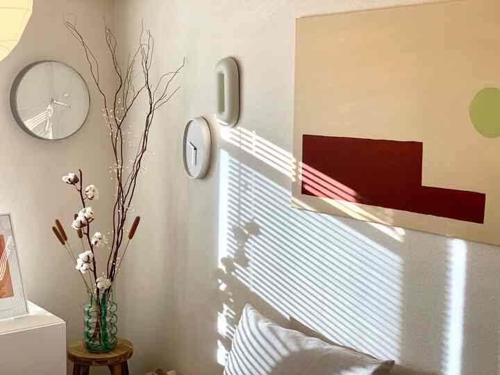 クリスマスシーズンになり、
おうちも少しだけクリスマス仕様に🎄

インテリアに取り込む際にどうしても
派手なものは置きたくなかったので、
雲龍の幹に小さなライトを飾り付けて
ムードを感じられるようにしました✨️
間接照明としても有能でとても満足していますここに南天のドライフラワーを飾っても
さりげなくクリスマスが感じられそう💡

ACTUSのライトは電球が小さめで
ワイヤー部分も華奢なので
ドライの幹に合わせても使いやすいです✨️

#ACTUS #クリスマスインテリア #クリスマス #間接照明 #ライト #賃貸マンション #IKEA #さりげないクリスマスの楽しみ方 