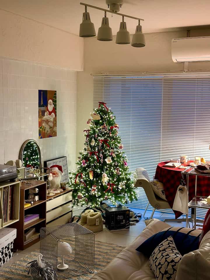 今年は新しいtreeを購入したんだけど届くのが
待てなくて旧treeをリビングに飾った時の🎄

#christmasdecor #livingdecor #クリスマスツリー #クリスマス準備 #クリスマスインテリア #リビング #リビングルーム #マイホーム #マイルーム #韓国インテリア #部屋作り #マンションインテリア #거실 #거실인테리어 #마이홈 #크리스마스데코 #크리스마스트리 #아파트인테리어 