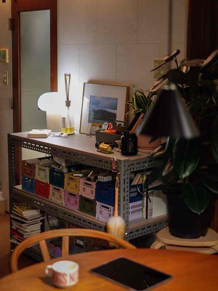 色物って難しいと思ってたけど、HAYのコンテナは色が絶妙で意外とどんな色でも部屋に馴染む。
色を揃えても良いし、バラバラにしても可愛い。
使わない時は折りたたんでコンパクトになるのも◎

#hay #crate #crates #storage