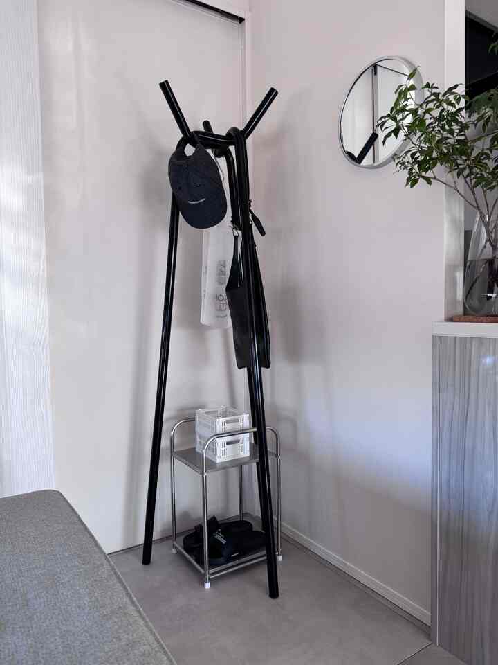 HAY coat rack

Great for hanging bags and caps

Also great as a temporary place to store clothes👌

#Scandinavian interior

#Midcentury

#Midcentury modern

#Japan day

#Designers

#Coat rack

#Hanger rack

#hay

#ikea

#arnejacobsen

#japan
