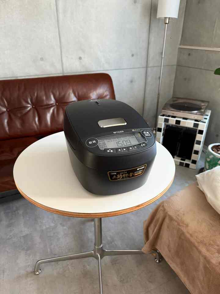 Karena ini BLACKFRIDAY, saya membeli rice cooker baru.
Saya rasa jika Anda menyukai desain interior, Anda pasti akan menjadi ahli peralatan rumah tangga. tertawa terbahak-bahak
Cantik sekali interiornya..
#Penanak nasi #TIGER #キッチン家電