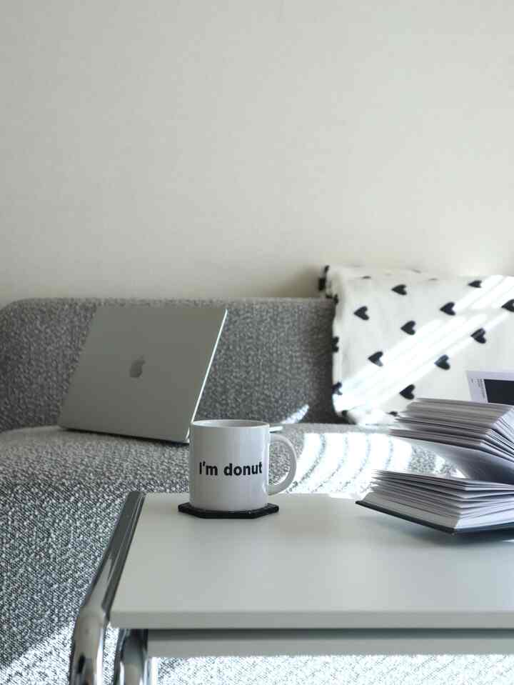 
Aku suka mug I'mdonut yang kubeli kemarin♪
Sisi lain memiliki tanda "?" dan itu sangat lucu sehingga saya jatuh cinta pada pandangan pertama ❤︎
・
Saya ingin menjaga ruang tamu saya sesederhana mungkin.
Ada beberapa hal yang ingin aku buat sendiri pada musim semi mendatang, jadi aku harap kamu menantikannya  #Koreainterior #韓国インテリア #無機質インテリア #シンプルインテリア #シンプルなインテリア #シンプルな暮らし #インテリア #リビング { 8# Interior ruang tamu} #シンプリスト #海外インテリア #インテリア #インテリア家具 #インテリア小物 #カフェ雰囲気 #購入品 #インテリア購入品