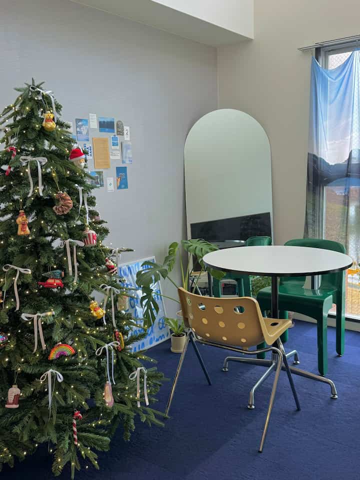 12月スタート🎅🏻🎄

1ヶ月一瞬で過ぎるんやろなぁ➰😮‍💨
今年は年末年始の休み長いから
それ楽しみに残りの1ヶ月も頑張ろぉ✊🏻✊🏻

#クリスマスツリー #クリスマス雰囲気 #クリスマス飾り #クリスマス準備 #ワンルームインテリア #ワンルーム #二人暮らしインテリア