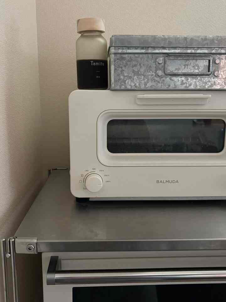 ネスプレッソ用カプセルを収納するのにトタンボックスを購入✨トースターの上にぴったり☺️
カプセル用の箱が4つ入ります
取り出しやすさは、、、ないけど一日一杯と決めてるので見た目重視です😸🙏🏻
#無印良品 #キッチン収納 #トタンボックス #キッチン小物 #ネスプレッソコーヒーメーカー #ネスプレッソ #エスプレッソマシン  #台所 #家電 
