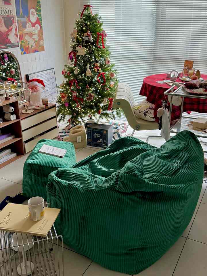 HUGME🫶🏻 Sofa manik-manik 1 dudukan🛋️
Besar sekali ketika tiba, tapi saya membukanya.
Saya terkejut melihat betapa ringannya ketika saya mengambilnya💚
Beratnya hanya 5,5 kg dan memiliki pegangan sehingga dapat dibawa kemana-mana.
Itu mudah. Sarungnya bisa dilepas, jadi walaupun kotor tetap bisa dicuci. Ini dengan lembut menyelimuti Anda, membuatnya nyaman untuk diduduki.
Bagus sekali  #livingdecor #ソファ #ソファー #リビング #リビングルーム #マイルーム #マイルームインテリア #韓国インテリア {8 # Kehidupan} #日々のこと #クリスマス #クリスマス雰囲気 #クリスマスインテリア #ツリー #거실 #거실인테리어 #마이홈 #소파 #소파인테리어