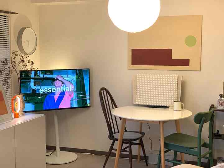 意外に丸テーブルも壁に沿って置くと
使いやすかったりするのでこの配置にまた
戻したいなと想像がふくらむ👩‍🎨

#模様替え #リビング構造 #リビング拡張 #リビング雑貨 #ダイニングインテリア #IKEA #ニトリ #ナチュラルインテリア #カラフルインテリア #賃貸マンション