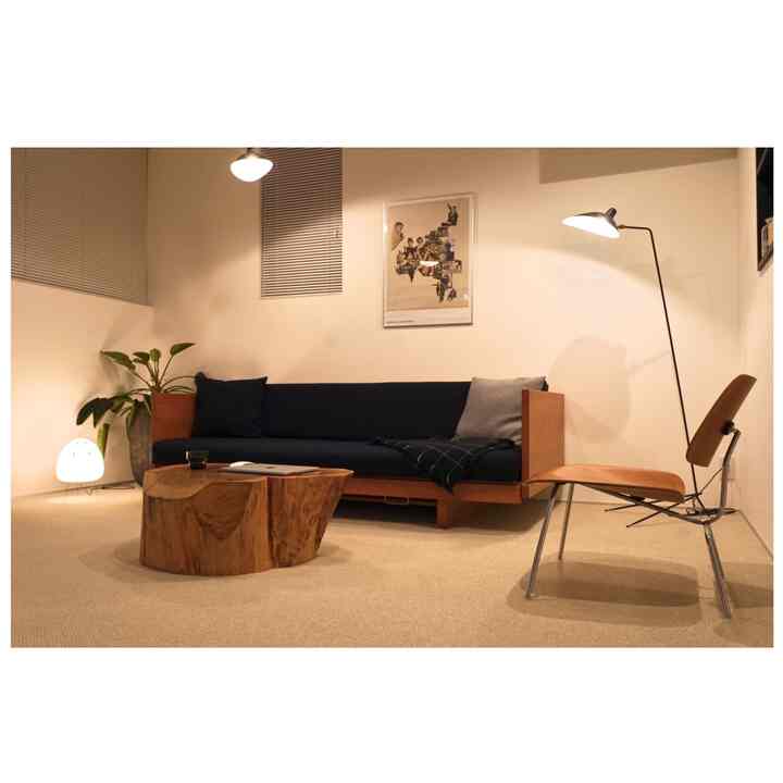 ・
東りのタイルカーペットをDIY！

繋ぎ目が全然目立たないのでリビングに敷き詰めてみました＾＾

#リビング　#リビング照明  #リビング雑貨 