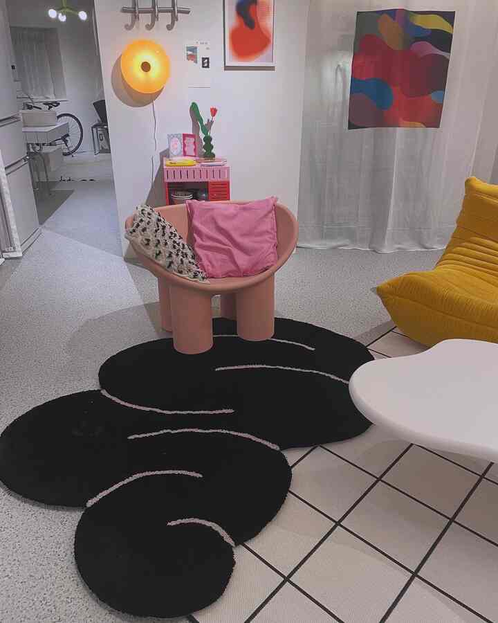 ずーっと欲しかったOkejのラグが届いた…かわいい…我が家に合う…❤️

#カラフルなインテリア #Okej #ラグ #ミニマル・シンプル 