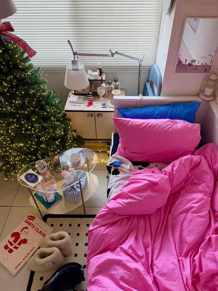 bedroom christmas🎅🏻🎄

#christmasdecor #寝室 #ベッドルーム #クリスマス #クリスマスインテリア #寝室インテリア #ベッドルームインテリア #寝具 #マイルーム #マイルームインテリア #韓国インテリア #침실꾸미기 #침실인테리어 #침대 #침구 #침실 #크리스마스데코 #크리스마스트리 