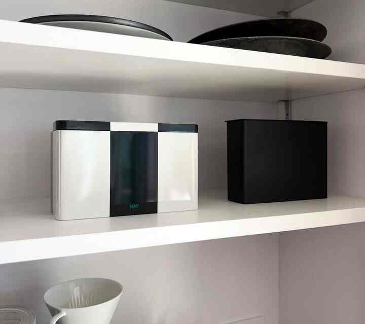 HAYの缶がカワイイ
#home #house #roomtour #interior #kitchen
#建築家と造る家 #犬と暮らす家 #インテリア #ルームツアー #家具 #キッチン #皿
#hay #tower
