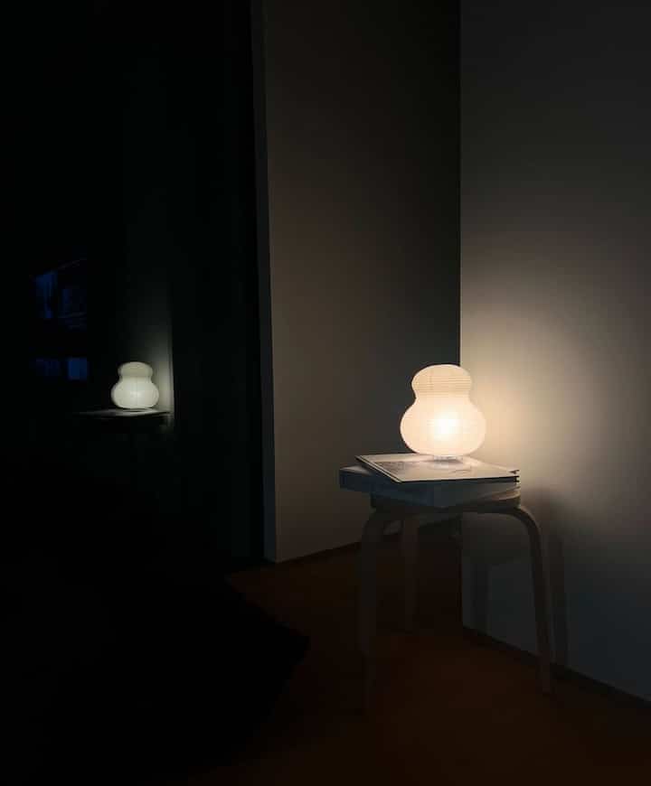 夜はこんな感じ。ひょうたん型のランプがエモい。
#home #house #roomtour #interior #livingroom #light
#建築家と造る家 #犬と暮らす家 #インテリア #ルームツアー #家具 #リビング #ランプ
#shigeruuchida #ikea