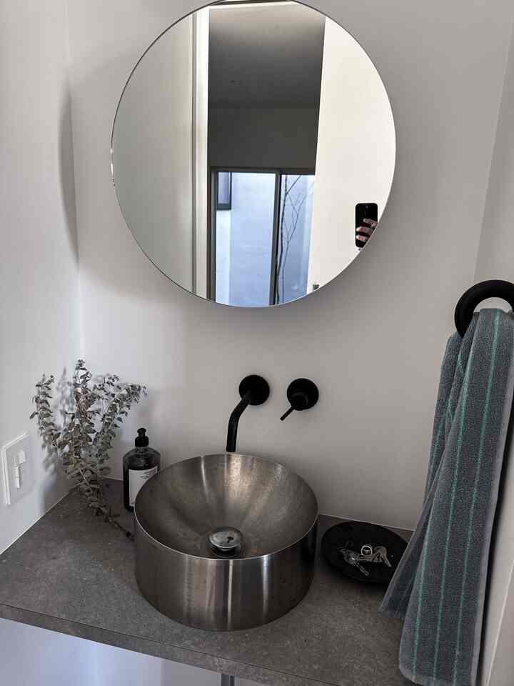 1st floor washroom (for guests)
#home #house #roomtour #interior #washroom
#house built with architects #犬と暮らす家 #インテリア #ルームツアー #家具 #洗面所
#frama #hay #miratop