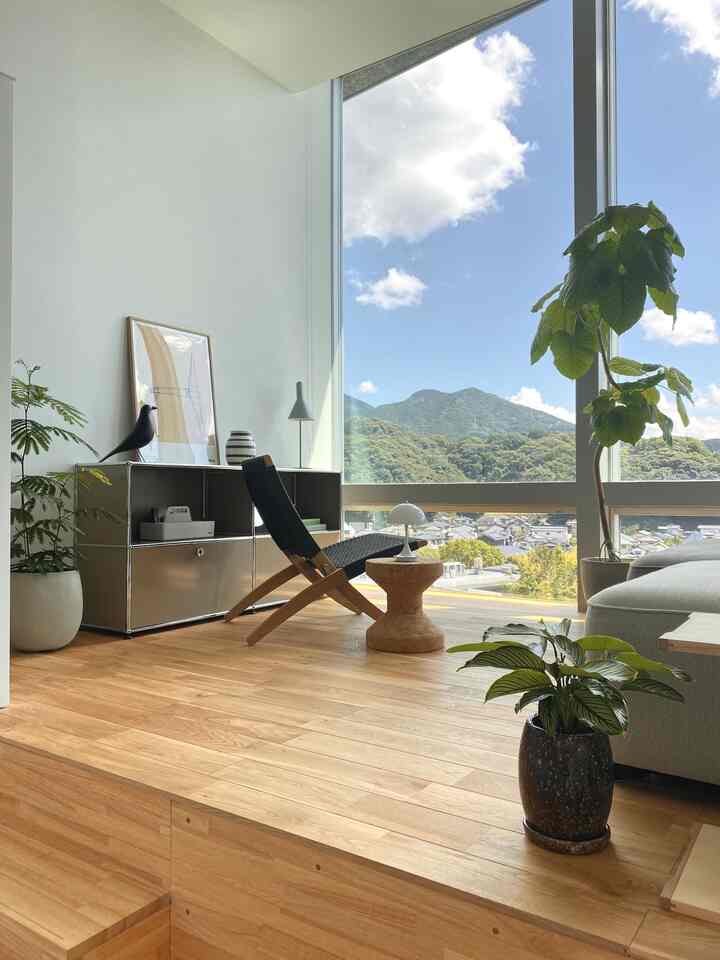 キューバチェアに座って外の景色を眺めながら本を読んだりコーヒーを飲んだりすることがお気に入りです

#cubachair
#CARLHANSEN&SØN 
#vitra
#usm