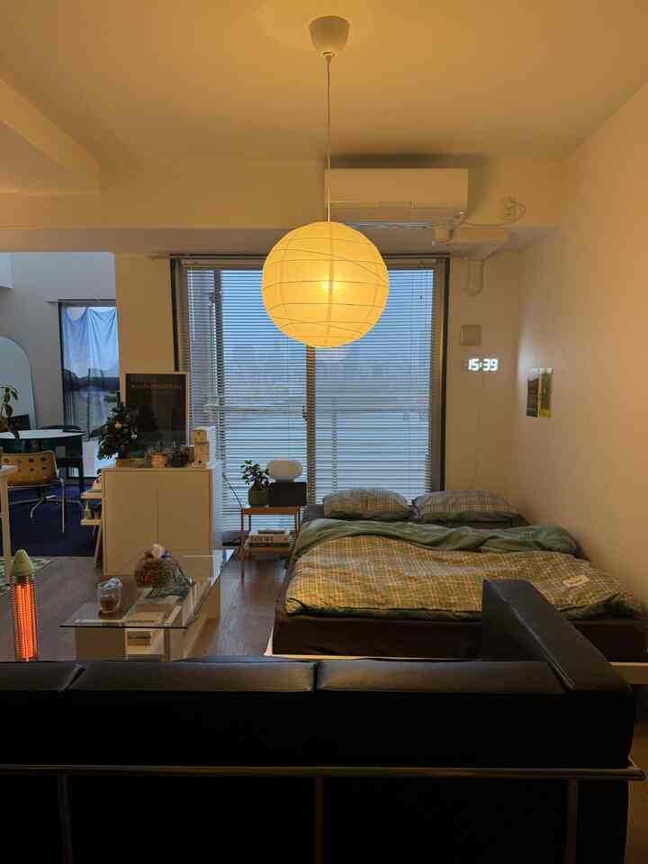 my bedroom.🛏️

15時半でこの暗さ🌥️🌥️

#ワンルーム #ワンルームインテリア #ベッドルーム #ベッド用品 #ベッドインテリア #韓国インテリア #カラフルインテリア #二人暮らし #二人暮らしインテリア #吹き抜けルーム #吹き抜け