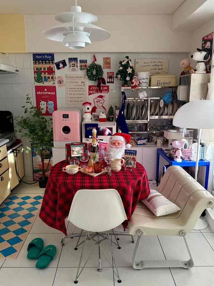 dining kitchenもChristmas🎄♥️
sameさんのテーブルクロスがお気に入りで
この時期は毎年愛用してる♥️


#christmasdecor #cozykitchen #ダイニング #ダイニングキッチン #キッチン #クリスマスインテリア #クリスマス準備 #ダイニングインテリア #キッチンインテリア #ルームツアー #マイルーム #マイホーム #お部屋作り #韓国インテリア #키친 #크리스마스준비 #크리스마스인테리어 #아파트인테리어 #키친인테리어 #식탁인테리어 