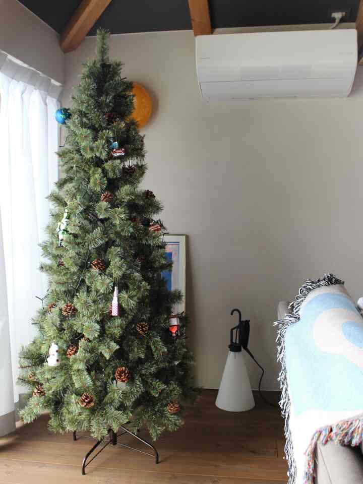 Saya membeli pohon Natal. Pohon Alsace 2024 tingginya 180cm. Semua hiasannya adalah hiasan kaca macan terbang. Saya ingin menambah jumlah ornamen sedikit demi sedikit setiap tahun.

#Pohon Natal #クリスマス #ツリー #オーナメント