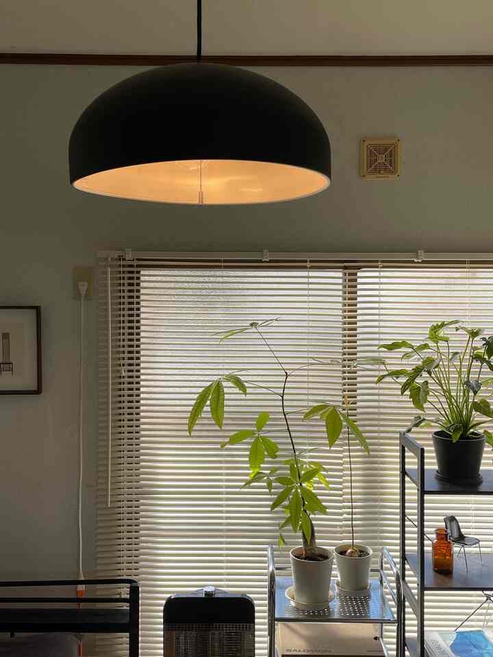 新しいペンダントライト💡
程よいボリュームで良い感じ。

#APROZ
#ペンダントライト
#照明
#照明インテリア