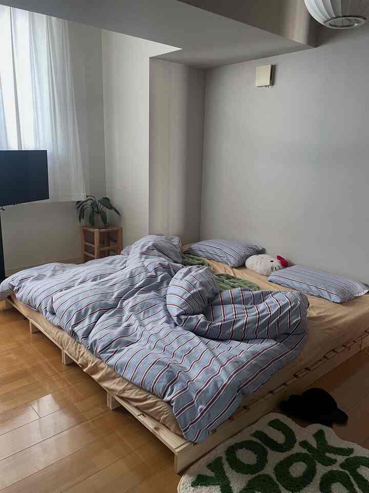 新しいベッドカバーほしいなぁ、、！
子どもたちもベッドから落ちることも少なくなったし、マットレスも新調したい🫨

#ベッド用品 #寝室 #カラフルなインテリア 