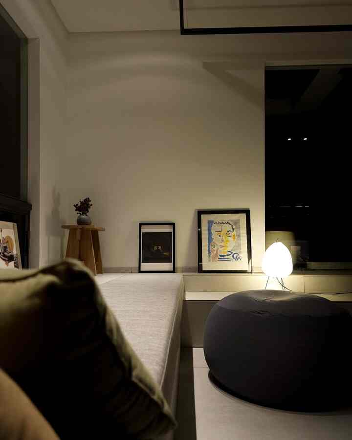 Sebagai tempat bersantai dirumah, kami ingin mood di living room kami terasa cozy, agar kami betah bersantai sambil nonton tv dengan bean bag atau built-in sofa 🥰

#LivingRoomStyling #DekorasiLivingRoom #LivingRoomMakeover #IssetHouse #DekorasiRumah #InspirasiRumah