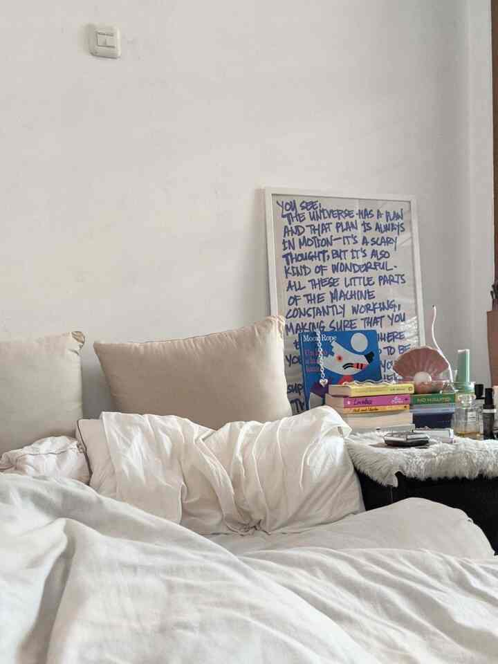 The situation in the room when it's cloudy is really comfortable for listening to music while reading a book🌧️🌧️

#bedroomdecor #eclecticbedroom #eclectichome #contemporaryinterior #moderncontemporary #eclecticdecor #bedroom