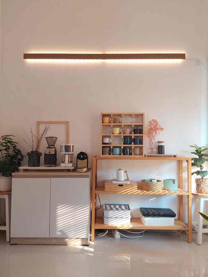 Coffee corner sekarang berpindah ke ruang kerja. Biar lebih gampang kalau mau bikin kopi sambil bekerja.
#coffeecorner
#homeoffice
#Officeideas
#Workfromhome
#Coffeespot
#homecafe