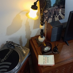 MUSIC CORNER
Music corner ini area hobbynya suami yang sangat suka dengan musik. Bahkan koleksinya bukan hanya Vinyl/ PH tetapi juga berbagai CD dan bukan hanya memiliki 1 atau 2 saja melainkan mungkin lebih dari 100 pcs. Khusus untuk vinyl record ini, suami sudah lama memiliki turntable nya bahkan mungkin lebih dr 10 tahun, tp kebetulan sempat disimpan di Bandung (rumah orang tua suami) dan baru kami ambil kembali, beserta semua koleksi vinyl & CD nya. 
Dulu saya punya mimpi, suatu saat nnti akan bikin 1 ruangan khusus untuk semua koleksi hobby suami, supaya suami bisa menikmatinya. Tapi saat ini belum bisa terealisasikan, karena keterbatasan ruangan di rumah kami yang hanya memiliki 2 kamar tidur, makanya salah satu sudut kecil di rumah ini saya jadikan "MUSIC CORNER" untuk suami dengan modal meja nakas seadanya yang kami beli di Solo. 
#musiccorner #turntable #homedecor #midcentury #vinylcollection #sudutrumah #tinyhouse #72m2 #rumahminimalis #rumahcluster #depok #homestagram #vintage 