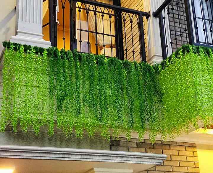 Bisa menutupi noda air hujan, bahkan menghiasinya dengan daun gantung 😄
#daunjuntai #daunleekwanyew #eksterior #desaineksterior #idedekorasi