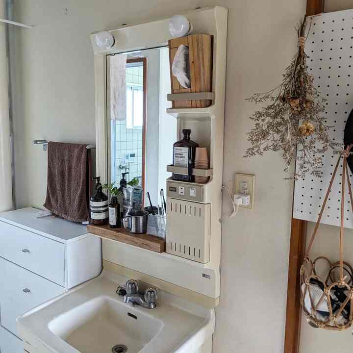 Bathroom in a 54-year-old apartment complex 𓂃🫧
#Bathroom interior #洗面所 #賃貸洗面所