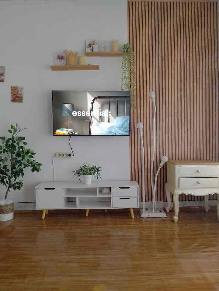 ini ruang tamu sekaligus ruang tv, tp masih belum ada sofanya

#ruangtamu #ruangtv #ruangtamusederhana #inspirasiruangtv #inspirasiruanhtamu